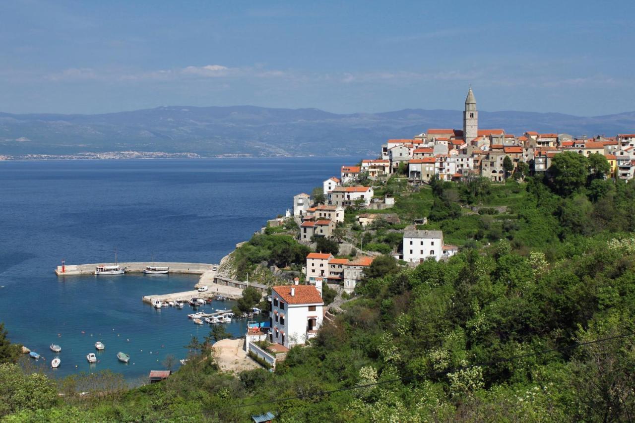 Double Room Vrbnik 5301B Екстер'єр фото