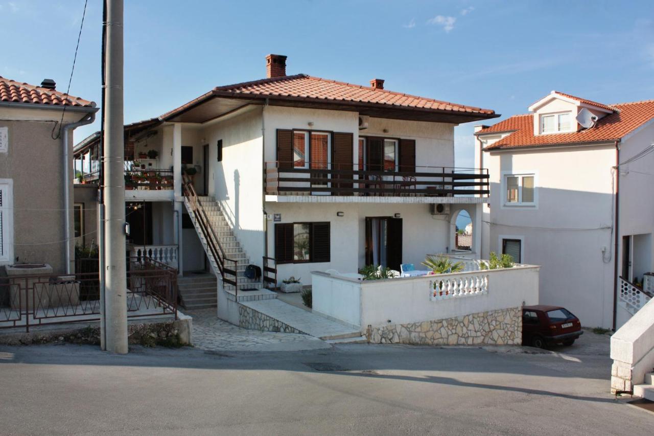 Double Room Vrbnik 5301B Екстер'єр фото