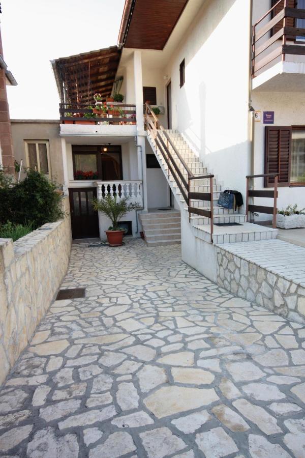 Double Room Vrbnik 5301B Екстер'єр фото